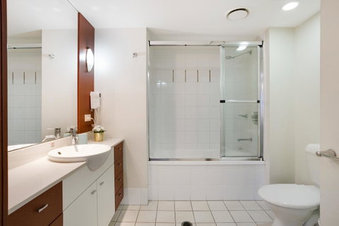 Chevron Renaissance Ocean View - Accommodation Rockhampton 5