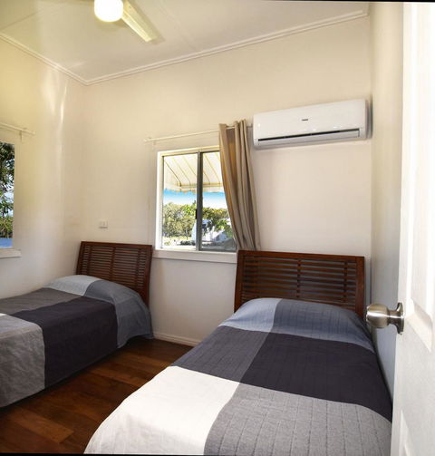 Absolute Waterfront - Accommodation Rockhampton 3