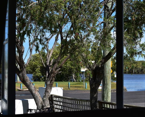 Absolute Waterfront - Accommodation Rockhampton 7