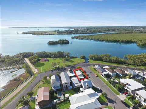 Absolute Waterfront - Accommodation Rockhampton 12
