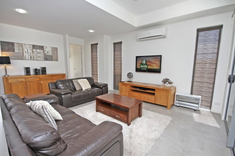 48 Boardrider Crescent, Mt Coolum - Pet Friendly, WiFi, Linen Incl. 500 BOND - Accommodation Rockhampton 4