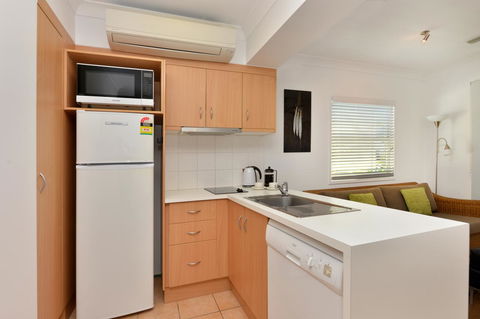 Port Douglas Apartments - Adults Only Oasis - Accommodation Rockhampton 8