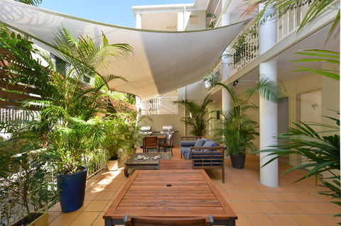 Port Douglas Apartments - Adults Only Oasis - Accommodation Rockhampton 11