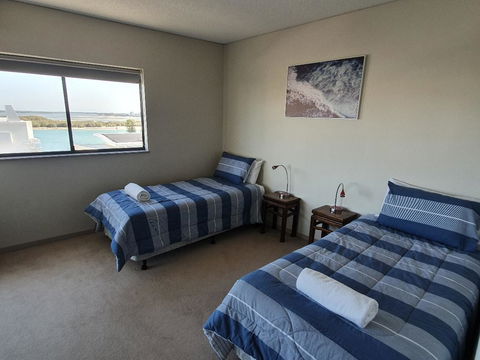 The Waterford Prestige Apartments - Accommodation Rockhampton 2
