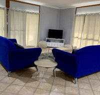Bees Place - 3 bedroom home on 10 acres of land with distant ocean views - Accommodation Rockhampton