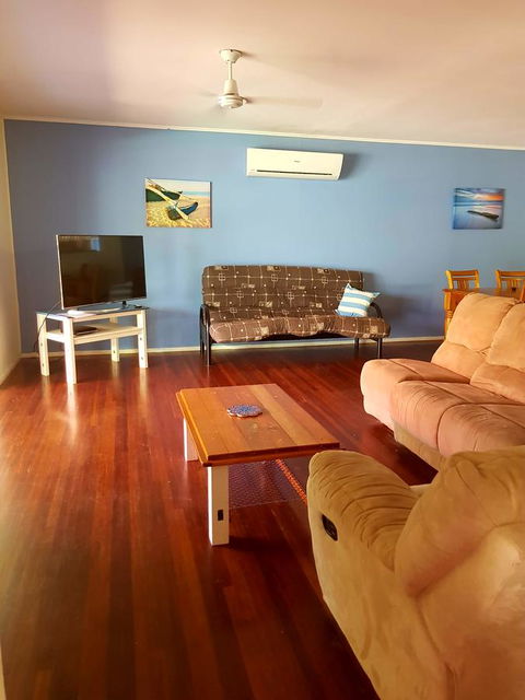 Arcadia Beach Guest House And Car Hire - Accommodation Rockhampton 23