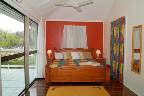Arcadia Beach Guest House And Car Hire - Accommodation Rockhampton 1
