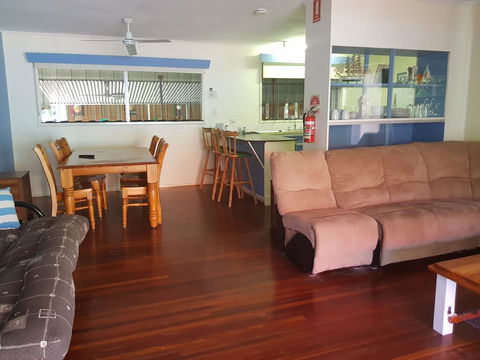 Arcadia Beach Guest House And Car Hire - Accommodation Rockhampton 17