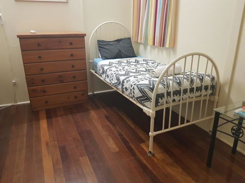 Arcadia Beach Guest House And Car Hire - Accommodation Rockhampton 9