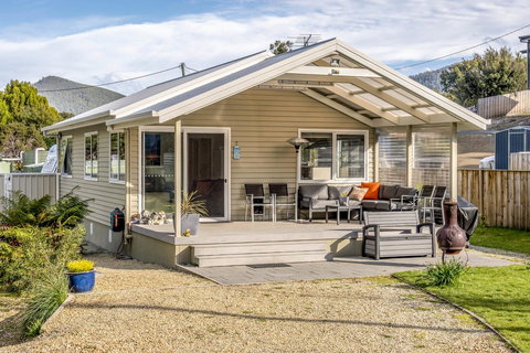 Adventure Bay Holiday Home - Accommodation Rockhampton 0