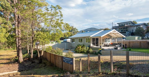 Adventure Bay Holiday Home - Accommodation Rockhampton 1