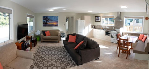 Adventure Bay Holiday Home - Accommodation Rockhampton 3