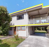 'Beach Break 1' 1/10 Lionel Street - upstairs unit with Aircon - Accommodation Rockhampton