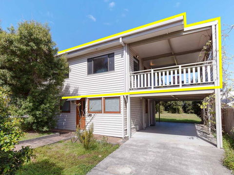 'Beach Break 1', 1/10 Lionel Street - Upstairs Unit With Aircon - Accommodation Rockhampton 0