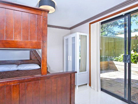 'Beach Break 2', 2/10 Lionel St - Downstairs Unit With Aircon - Accommodation Rockhampton 1