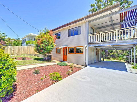 'Beach Break 2', 2/10 Lionel St - Downstairs Unit With Aircon - Accommodation Rockhampton 0