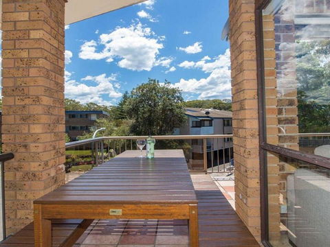 'COLUMBIA VIEWS', 2/9 COLUMBIA CLOSE - AIRCON, WIFI, NETFLIX, VIEWS & BOAT PARKING - Accommodation Rockhampton 2