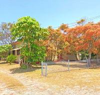 'Daves Place' 27 Rigney St - Holiday house with WIFI Aircon  Boat Parking - Accommodation Rockhampton