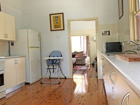 'Daves Place', 27 Rigney St - Holiday House With WIFI, Aircon & Boat Parking - Accommodation Rockhampton 2