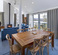 'Matilda' - Spacious  centrally located with great lake views - Accommodation Rockhampton