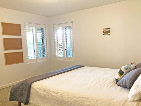 'Mooring One Downstairs', 23 Shoal Bay Rd - Fantastic Ground Floor Duplex With Views, WIFI And Air Conditioning - Accommodation Rockhampton 3