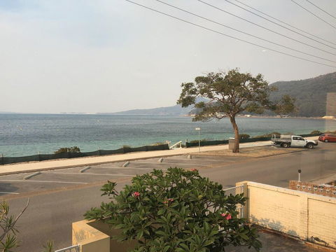 'Mooring Two Upstairs', 23 Shoal Bay Rd - Stunning Views, WIFI, Air Conditioning And Boat Parking - Accommodation Rockhampton 2