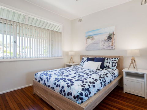 'Shoalz', 28 Rigney Street - Renovated Pet Friendly Cottage & Boat Parking - Accommodation Rockhampton 1