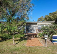 'The Croft' 11 Boulder Bay Rd - Cosy Beach House with Aircon  only 270m to the Beach - Accommodation Rockhampton