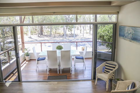 'Top Tier' Dog Friendly Holiday Home - Accommodation Rockhampton 0