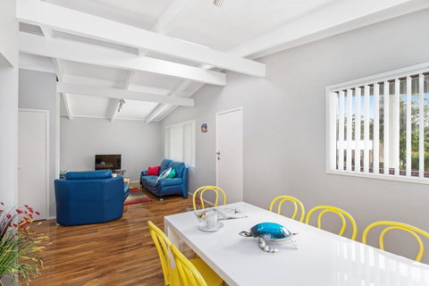 'White Sands', Mollymook - Accommodation Rockhampton 2