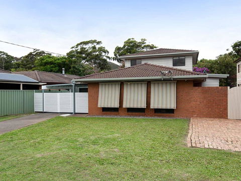 'Willows At The Bay' 111 Horace St - Large House With Aircon, WIFI And Boat Parking. - Accommodation Rockhampton 0