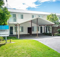 1 'Florida' 5 Lillian Street - 2 min walk to beach shops  restaurants - Accommodation Rockhampton