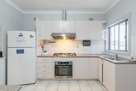 1 Double Quaint Private Room Near Public Bus Transport - SHAREHOUSE - Accommodation Rockhampton 2