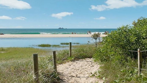 1/56 Lawson Street@Clarkes Beach - Accommodation Rockhampton 2