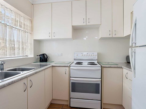10 'Teramby Court' 104 Magnus Street - In Nelson Bay CBD With Water Views And WIFI - Accommodation Rockhampton 1