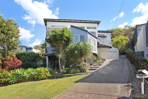 10 Barra Crescent, Coolum Beach, 500 BOND, WIFI, Walking Distance To Beach - Accommodation Rockhampton 0