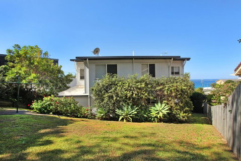 10 Barra Crescent, Coolum Beach, 500 BOND, WIFI, Walking Distance To Beach - Accommodation Rockhampton 1
