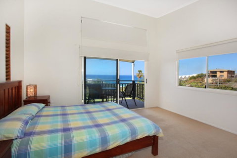 10 Barra Crescent, Coolum Beach, 500 BOND, WIFI, Walking Distance To Beach - Accommodation Rockhampton 3