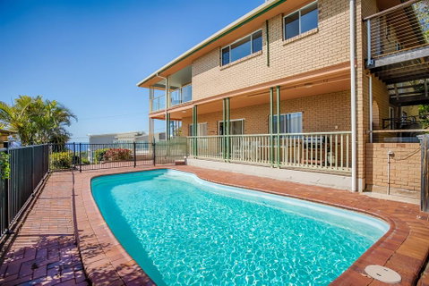 100 Cooloola Drive - Accommodation Rockhampton 1