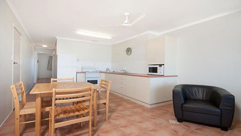 10T Beachfront Apartments - Accommodation Rockhampton 3