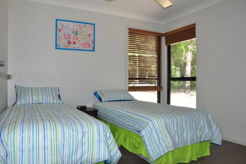 12 Satinwood Drive - Family Home With Swimming Pool Located In Natural Bushland And Close To Beach - Accommodation Rockhampton 2