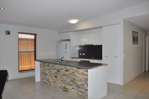 12 Satinwood Drive - Family Home With Swimming Pool Located In Natural Bushland And Close To Beach - Accommodation Rockhampton 3