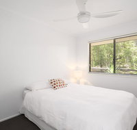 13 Orania Court Rainbow Shores - Pool sleeps 8 air conditioning fire pit - Accommodation Rockhampton