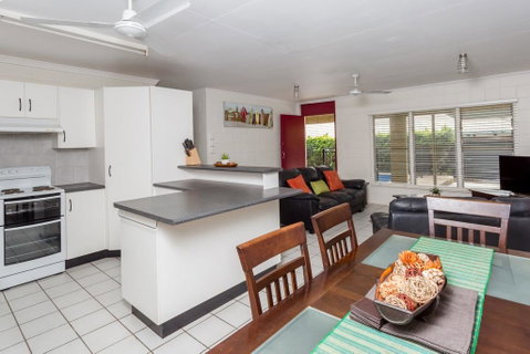 14 Double Island Drive - Rainbow Beach, Large Holiday House With Pool,Pets Welcome, Free Wi-Fi - Accommodation Rockhampton 2