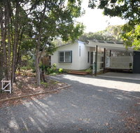 15 Belle Court - Modern architect designed open plan holiday home with outdoor shower - Accommodation Rockhampton