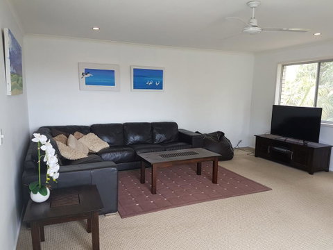15 Larapinta Court - Family Home With Swimming Pool In A Quiet Street And Central Location Close To CBD - Accommodation Rockhampton 1