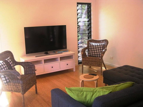 16 Ibis Court - Rainbow Shores, Beautiful, Private And Peaceful, Wi-fi - Accommodation Rockhampton 2