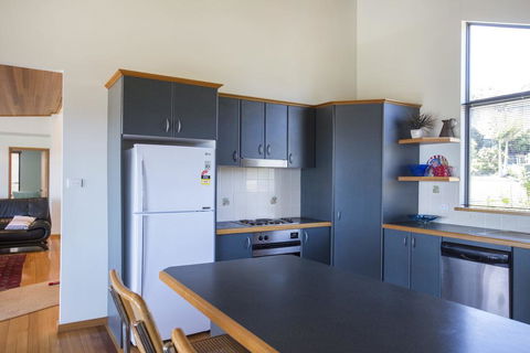 17 Canberra Crescent - Prestige Views At Burrill Lake - Accommodation Rockhampton 1