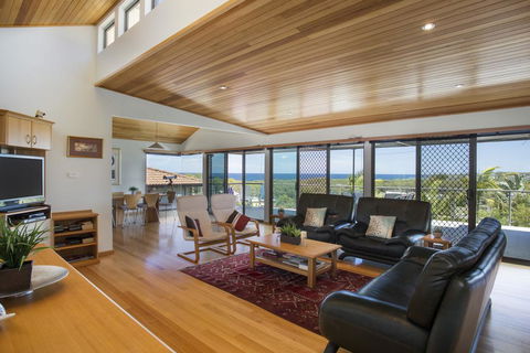 17 Canberra Crescent - Prestige Views At Burrill Lake - Accommodation Rockhampton 0