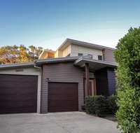 17 Naiad Court - Modern open plan family home with covered outdoor area and double lock-up garage - Accommodation Rockhampton